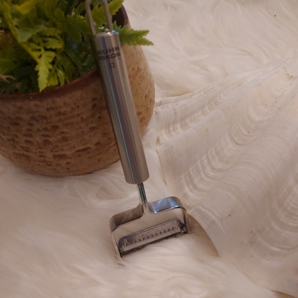 Kuhn Rikon Julienne Peeler. - Picture 5 of 6